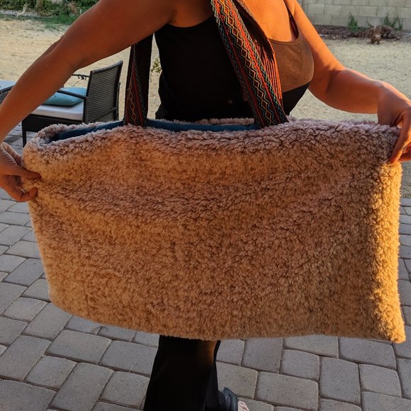Oversized Plush Tote - Picture 4 of 8